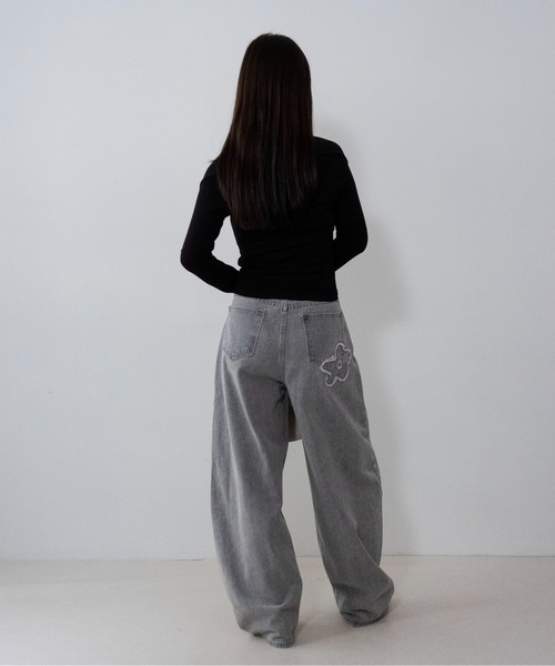 on:nue(オンニュ)の「【on:nue】ボレロレイヤード風フィンガーホールカットソー /26-27 AW COLLECTION(Tシャツ/カットソー・レディース・ブラウン/ブラック・FREE)」の11枚目の写真