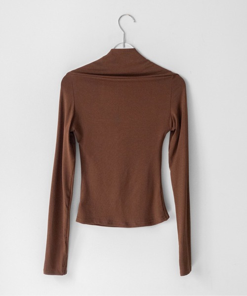 on:nue(オンニュ)の「【on:nue】ボレロレイヤード風フィンガーホールカットソー /26-27 AW COLLECTION(Tシャツ/カットソー・レディース・ブラウン/ブラック・FREE)」の14枚目の写真