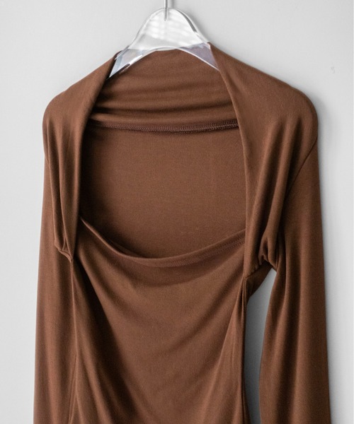 on:nue(オンニュ)の「【on:nue】ボレロレイヤード風フィンガーホールカットソー /26-27 AW COLLECTION(Tシャツ/カットソー・レディース・ブラウン/ブラック・FREE)」の15枚目の写真