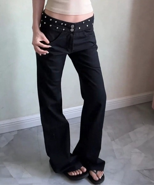 AVYL(アヴィル)の「ウエストスタッズローライズフレアデニムパンツ(デニムパンツ・レディース・ブラック・S/L/M)」の6枚目の写真