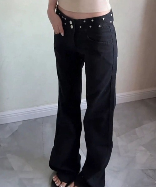 AVYL(アヴィル)の「ウエストスタッズローライズフレアデニムパンツ(デニムパンツ・レディース・ブラック・S/L/M)」の7枚目の写真