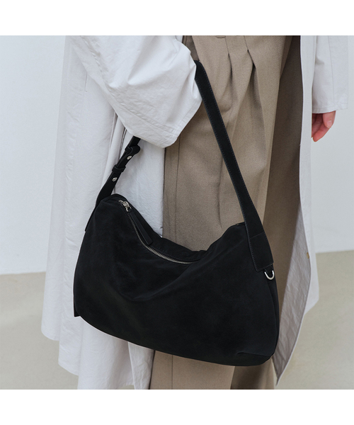 OVHEE(オヴェイ)の「ネサ ホーボーバッグ Nessa Hobo Bag(ショルダーバッグ・レディース・ブラック/サンドベージュ/オートミール・FREE)」の1枚目の写真
