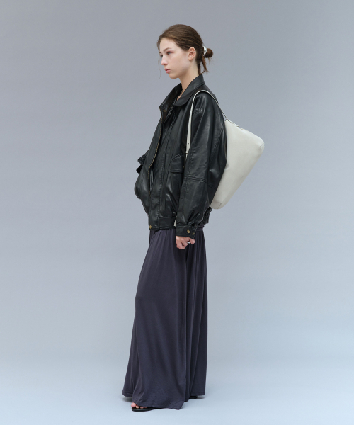 OVHEE(オヴェイ)の「ネサ ホーボーバッグ Nessa Hobo Bag(ショルダーバッグ・レディース・ブラック/サンドベージュ/オートミール・FREE)」の7枚目の写真