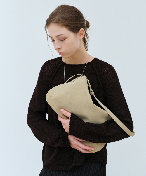 OVHEE(オヴェイ)の「ネサ ホーボーバッグ Nessa Hobo Bag(ショルダーバッグ・レディース・ブラック/サンドベージュ/オートミール・FREE)」の10枚目の写真