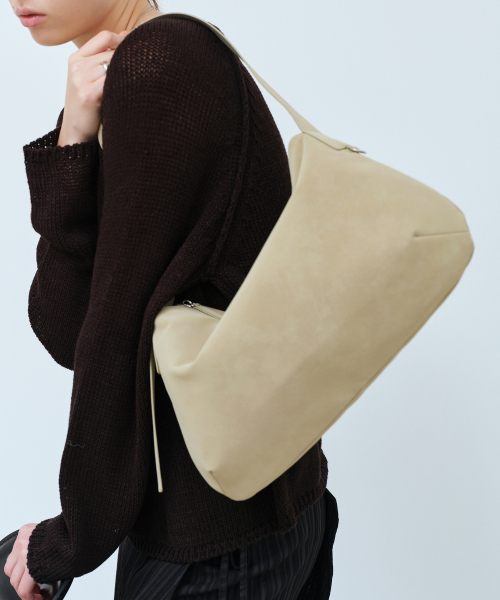 OVHEE(オヴェイ)の「ネサ ホーボーバッグ Nessa Hobo Bag(ショルダーバッグ・レディース・ブラック/サンドベージュ/オートミール・FREE)」の11枚目の写真