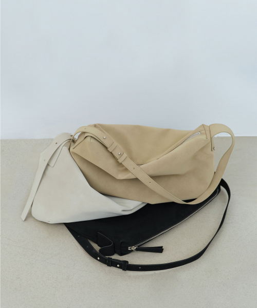 OVHEE(オヴェイ)の「ネサ ホーボーバッグ Nessa Hobo Bag(ショルダーバッグ・レディース・ブラック/サンドベージュ/オートミール・FREE)」の14枚目の写真