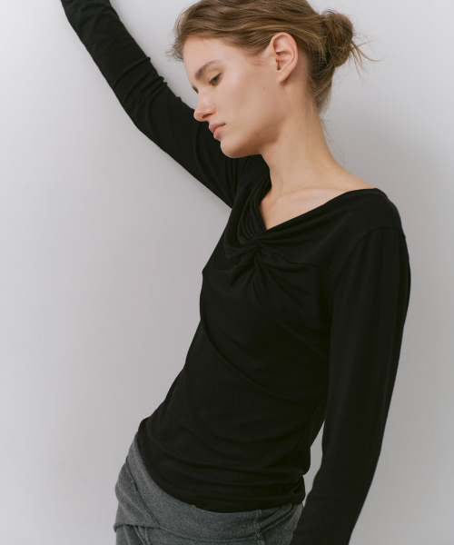 CACELE(カッセル)の「ソフトツイスト長袖Tシャツ ブラック(Tシャツ/カットソー・レディース・その他・FREE)」の4枚目の写真