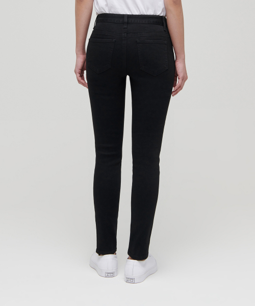 MUSINSA STANDARD WOMAN（ムシンサスタンダードウーマン）の「レディーススキニーデニムパンツ[ブラック]（デニムパンツ・レディース・その他・30/24/25/26）」の2枚目の写真
