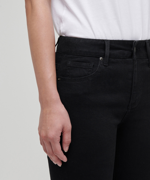 MUSINSA STANDARD WOMAN（ムシンサスタンダードウーマン）の「レディーススキニーデニムパンツ[ブラック]（デニムパンツ・レディース・その他・30/24/25/26）」の4枚目の写真