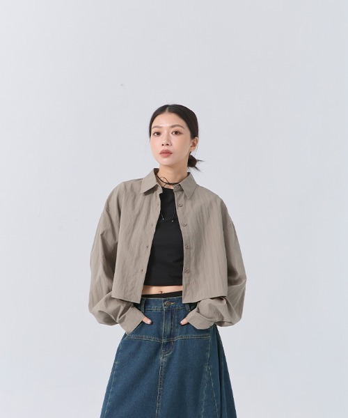 QUEEN SHOP（クイーンショップ）の「バックタックショートシャツ（シャツ/ブラウス・レディース・ライトブラウン/ブルー/グリーン/ベージュ・FREE）」の2枚目の写真