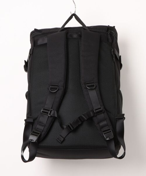 BEAMS DESIGN(ビームス デザイン)の「BEAMSDESIGN(ビームスデザイン) ROUTINE バックパック(バックパック/リュック・メンズ・ブラック/レッド・FREE)」の3枚目の写真