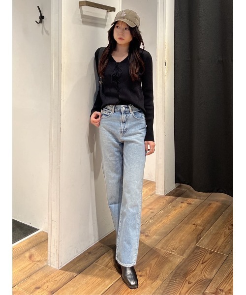 AZUL by moussy（アズールバイマウジー）の「【超スタイルアップデニムがアップデート！】AZUL DENIM ストレートデニム　春服　夏服　秋服　冬服　体系カバー【身長/骨格別着用画像あり】（デニムパンツ・レディース・ライトブルー/ライトブラック・X-SMALL/MEDIUM/LARGE/SMALL）」の21枚目の写真