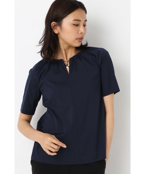 FIGARO Paris（フィガロパリ）の「メタルパーツ ギャザーブラウス◆（シャツ/ブラウス・レディース・ネイビー/ホワイト・38/36）」の2枚目の写真