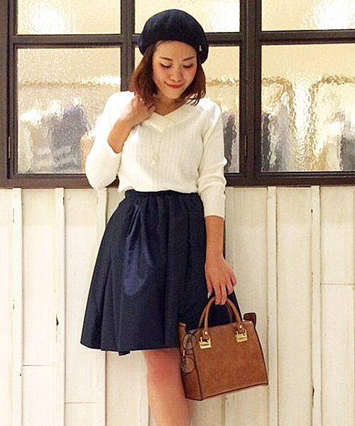 31 Sons de mode（トランテアン　ソン　ドゥ　モード）の「ストレッチワイドリブVネックプルオーバー（ニット/セーター・レディース・ライトグレー/オフホワイト/ブラック/エンジ・36）」の2枚目の写真