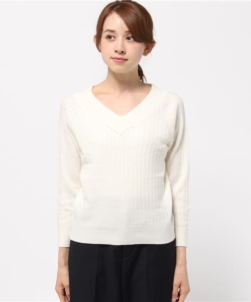 31 Sons de mode（トランテアン　ソン　ドゥ　モード）の「ストレッチワイドリブVネックプルオーバー（ニット/セーター・レディース・ライトグレー/オフホワイト/ブラック/エンジ・36）」の8枚目の写真