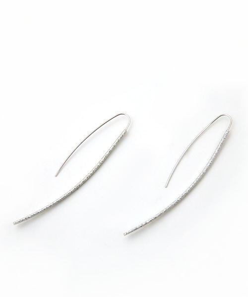 queite(ケイト)の「梨地ロングフックピアス(ピアス(両耳用)・レディース・ゴールド/シルバー・FREE)」の1枚目の写真