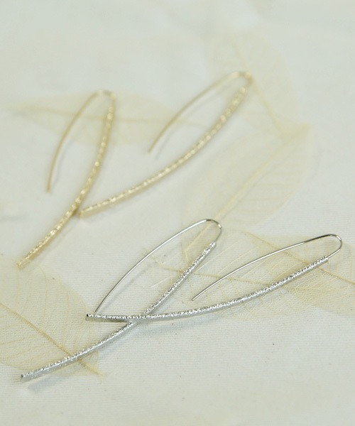 queite(ケイト)の「梨地ロングフックピアス(ピアス(両耳用)・レディース・ゴールド/シルバー・FREE)」の9枚目の写真