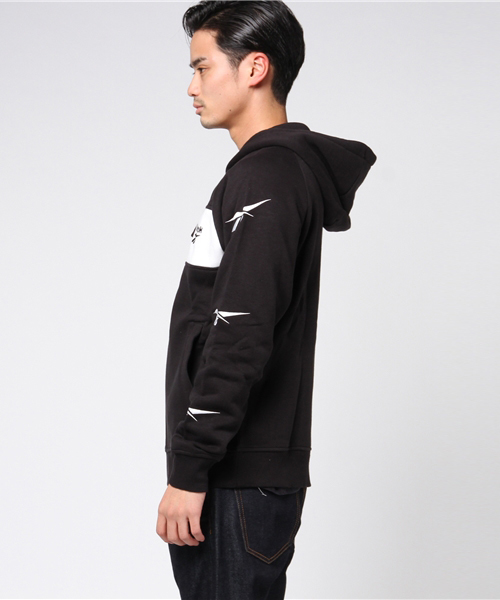 Reebok（リーボック）の「【2017秋冬】フーディー [LF HOODIE]（パーカー・メンズ・ブラック/ホワイト・XX-LARGE/X-LARGE/LARGE/MEDIUM/X-SMALL/XXX-LARGE/SMALL）」の4枚目の写真