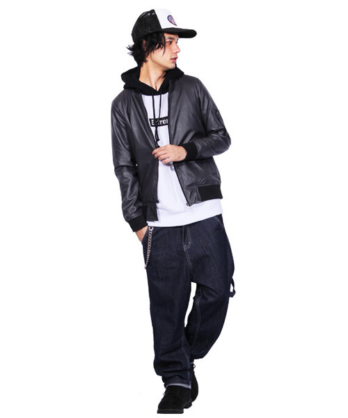 ８(eight)（エイト）の「MA-1 ミリタリージャケット PUレザー ライダース （MA-1・メンズ・ブラック/チャコールグレー/キャメル/ネイビー・LARGE/MEDIUM/X-LARGE）」の6枚目の写真