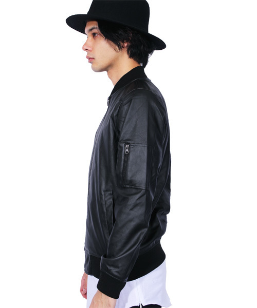 ８(eight)（エイト）の「MA-1 ミリタリージャケット PUレザー ライダース （MA-1・メンズ・ブラック/チャコールグレー/キャメル/ネイビー・LARGE/MEDIUM/X-LARGE）」の9枚目の写真
