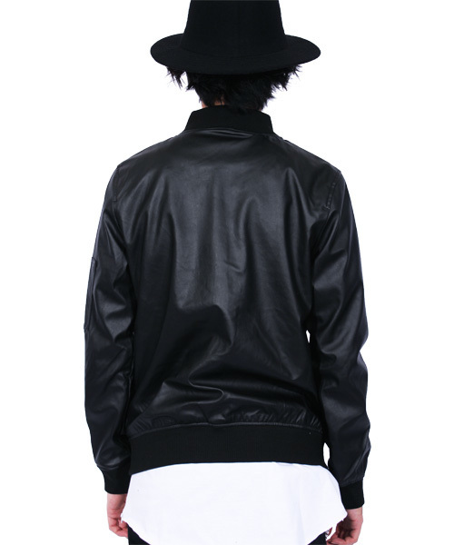 ８(eight)（エイト）の「MA-1 ミリタリージャケット PUレザー ライダース （MA-1・メンズ・ブラック/チャコールグレー/キャメル/ネイビー・LARGE/MEDIUM/X-LARGE）」の10枚目の写真