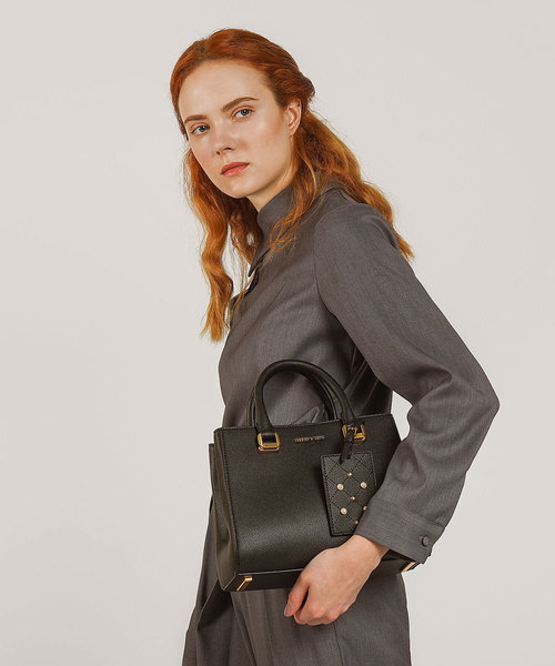 CHARLES & KEITH（チャールズ & キース）の「ラージストラクチャーシティバッグ / LARGE STRUCTURED CITY BAG（ハンドバッグ・レディース・ブラック/ピンク/レッド・L）」の4枚目の写真