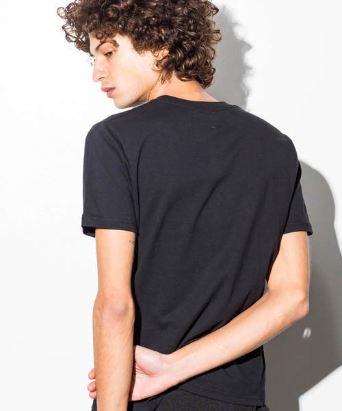 NUMBER (N)INE DENIM(ナンバーナインデニム)の「NUMBER (N)INE DENIM(ナンバーナインデニム)ロゴパターンプリントポケットTシャツ(Tシャツ/カットソー・メンズ・グレー/ブラック/レッド/ホワイト・MEDIUM/LARGE/X-LARGE/SMALL)」の7枚目の写真