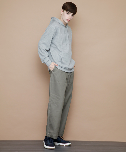 EMMA CLOTHES(エマクローズ)の「TCビッグシルエットプルパーカー(パーカー・メンズ・ブラック/ネイビー/グレー/アイボリー/チャコール/カーキ・L/M)」の9枚目の写真