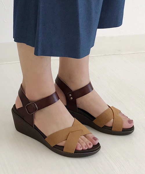 RiiiKa（リーカ）の「【MADE IN JAPAN】【安心の日本製】クロスラインウェッジサンダル【RiiiKa/リーカ】（サンダル・レディース・ブラウン系その他/キャメル/ブラック/カーキ・M/S/LL/L）」の4枚目の写真