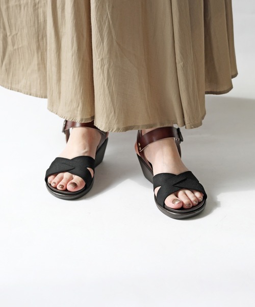 RiiiKa(リーカ)の「【MADE IN JAPAN】 歩きやすさを追求したクロスラインウェッジサンダル 5.5cmヒールで美脚&安定感【RiiiKa/リーカ】(サンダル・レディース・ブラウン系その他/キャメル/ブラック/カーキ・M/S/LL/L)」の19枚目の写真