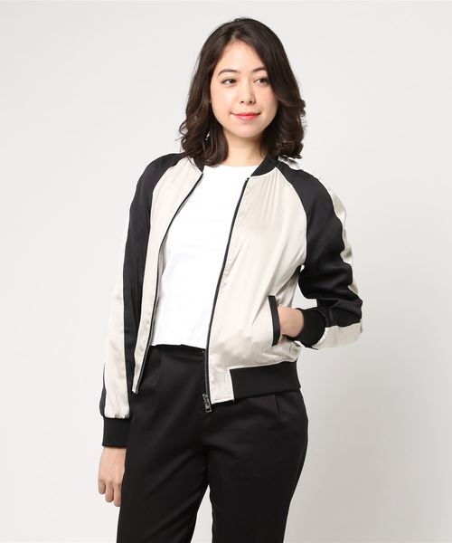 Calvin Klein Jeans（カルヴァンクラインジーンズ）の「リバーシブルボンバージャケット（ブルゾン・レディース・ライトグレー・X-SMALL/LARGE/SMALL/MEDIUM）」の5枚目の写真