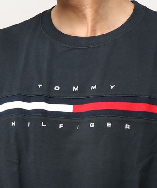 TOMMY HILFIGER（トミーヒルフィガー）の「【オンライン限定】トミーヒルフィガーロゴロングスリーブTシャツ / TINO TEE（Tシャツ/カットソー・メンズ・ネイビー/グレー/ブラック/ホワイト/ホワイト系その他/ブルー系その他/ブラック系その他/グレー系その他/ブラック系その他2/ホワイト系その他2/ブルー系その他2/グレー系その他2/グレー系その他3・LARGE/MEDIUM/SMALL/X-LARGE/XX-LARGE/X-SMALL）」の16枚目の写真