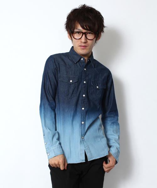 WEGO（ウィゴー）の「WEGO/グラデーションデニムシャツ（シャツ/ブラウス・メンズ・ホワイト/サックスブルー・SMALL/MEDIUM/LARGE）」の2枚目の写真