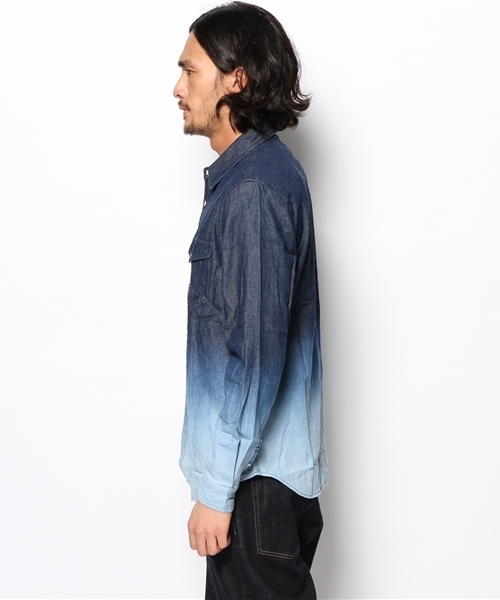 WEGO（ウィゴー）の「WEGO/グラデーションデニムシャツ（シャツ/ブラウス・メンズ・ホワイト/サックスブルー・SMALL/MEDIUM/LARGE）」の4枚目の写真