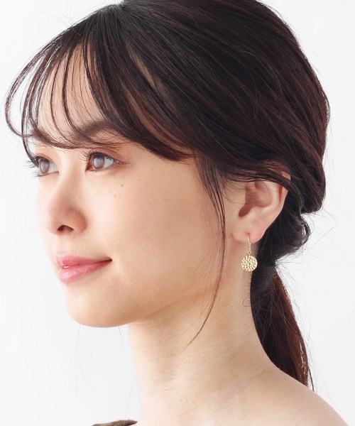 COCOSHNIK（ココシュニック）の「K10打ち目 ラウンド フックピアス（ピアス（両耳用）・レディース・ホワイト系その他7・00）」の5枚目の写真