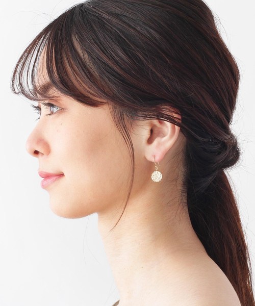 COCOSHNIK（ココシュニック）の「K10打ち目 ラウンド フックピアス（ピアス（両耳用）・レディース・ホワイト系その他7・00）」の7枚目の写真