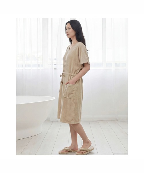 blooming FLORA（ブルーミングフローラ）の「【お風呂上りをもっと快適に】 綿100％パイル バスポンチョ バスラップ ワンピース 涼しい 夏（ルームウェア/パジャマ・レディース・ピンク/ブルー/ラベンダー/ホワイト×ネイビー/ホワイト×ピンク/モカ/スモークピンク/グレー/ベージュ・FREE）」の19枚目の写真