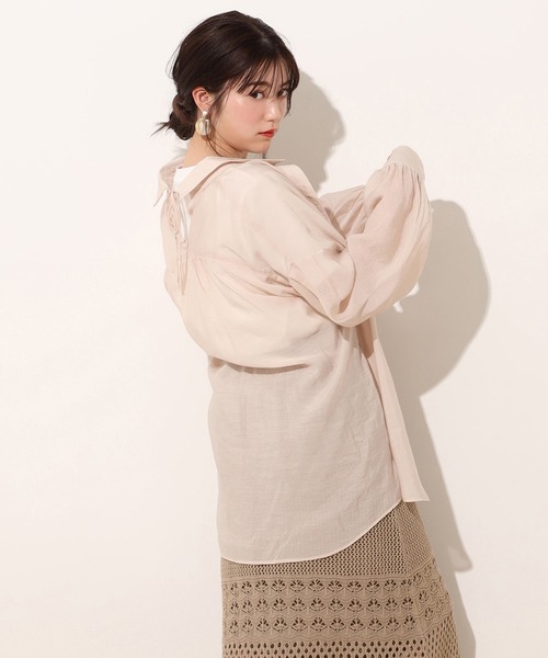 one after another NICE CLAUP（ワンアフターアナザーナイスクラップ）の「バックリボンシアーシャツ（シャツ/ブラウス・レディース・ベージュ/オフホワイト/ピンク/ドット/チェック・FREE）」の3枚目の写真