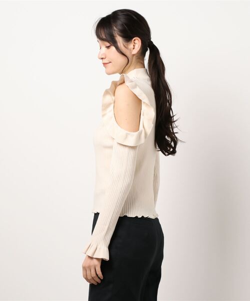 Ank Rouge（アンクルージュ）の「肩開きフリルリブニット（ニット/セーター・レディース・ピンク/アイボリー/ブラック・M）」の5枚目の写真