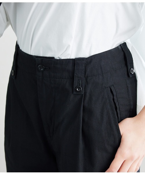 SIPULI（シプリ）の「High Twist Cotton Twill テーパードパンツ（その他パンツ・レディース・ベージュ/ブラック・3/1/2）」の11枚目の写真