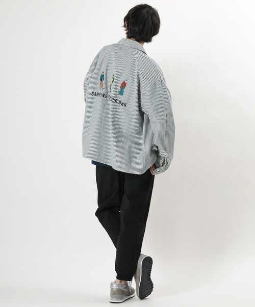 make a ray!（メイク ア レイ！）の「Camp＆People イラスト刺繍 バックデザイン ワークシャツ（シャツ/ブラウス・メンズ・ネイビー/サックスブルー・M/L/XL）」の5枚目の写真