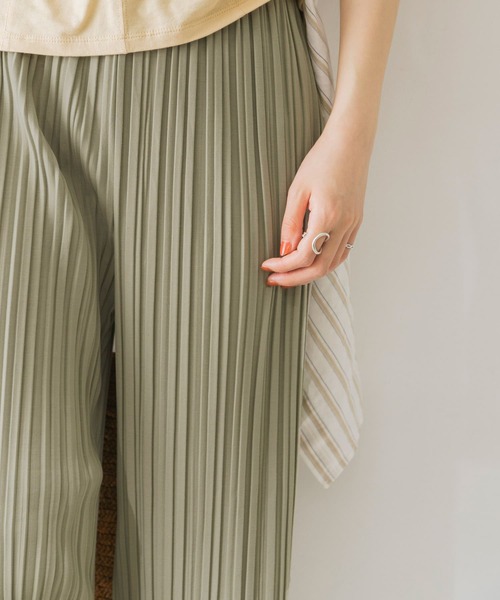 URBAN RESEARCH(アーバンリサーチ)の「カットプリーツパンツ(その他パンツ・レディース・ブラウン/アイボリー/ライトカーキ・FREE)」の6枚目の写真