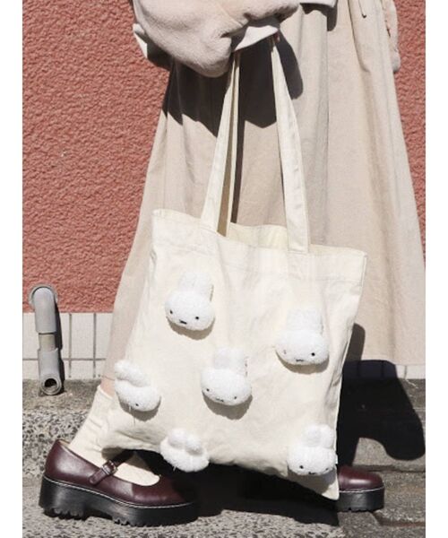 merry jenny（メリージェニー）の「もこもこmiffyトート（トートバッグ・レディース・アイボリー/ブラック・FREE）」の3枚目の写真