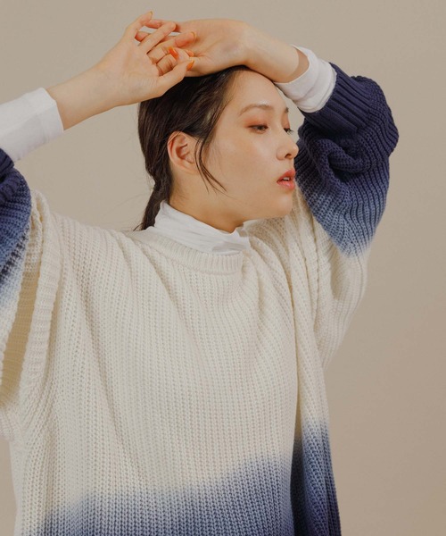 ADAM ET ROPE'（アダムエロペ）の「【LOGAN/ローガン別注】Dip Dye CrewNeck/UNISEX（ニット/セーター・メンズ・ネイビー/グレー・M/L）」の16枚目の写真