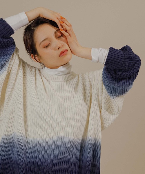 ADAM ET ROPE'（アダムエロペ）の「【LOGAN/ローガン別注】Dip Dye CrewNeck/UNISEX（ニット/セーター・メンズ・ネイビー/グレー・M/L）」の17枚目の写真