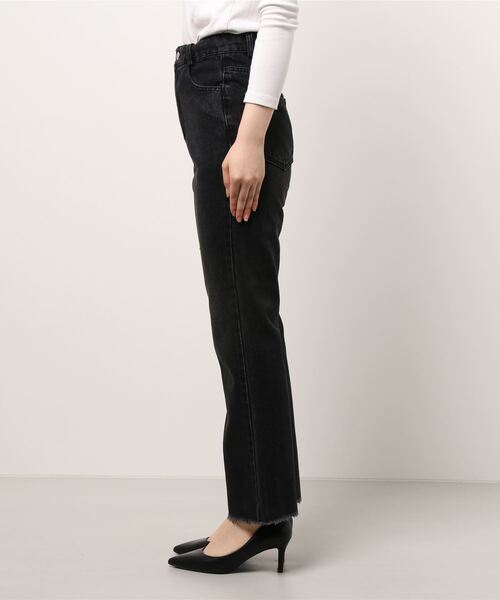 SPINNS（スピンズ）の「フリンジデザイン デニムフレアパンツ（デニムパンツ・レディース・ブラック・M）」の2枚目の写真