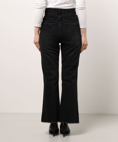 SPINNS（スピンズ）の「フリンジデザイン デニムフレアパンツ（デニムパンツ・レディース・ブラック・M）」の3枚目の写真