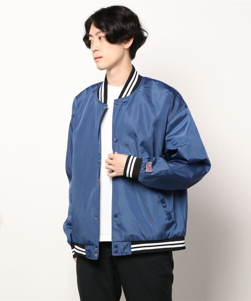 JEANS MATE（ジーンズメイト）の「カレッジ風バックプリントロゴ スタジャン（スタジャン・メンズ・ブラック/ダークグリーン/ダークブルー・MEDIUM/LARGE/X-LARGE）」の8枚目の写真