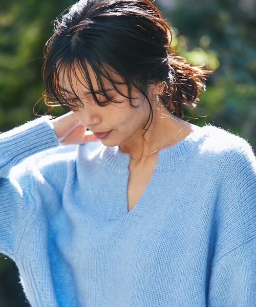 RIVE DROITE（リヴドロワ）の「デコルテを美しく魅せる　スリットネックエアリーニット（ニット/セーター・レディース・イエロー/ライトグレー/スカイブルー・FREE）」の21枚目の写真