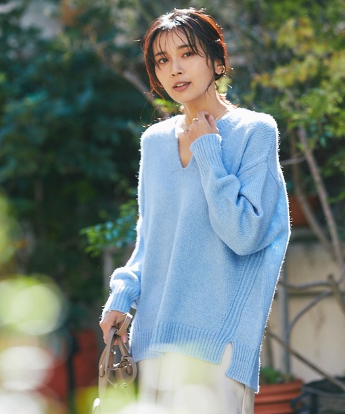 RIVE DROITE（リヴドロワ）の「デコルテを美しく魅せる　スリットネックエアリーニット（ニット/セーター・レディース・イエロー/ライトグレー/スカイブルー・FREE）」の16枚目の写真